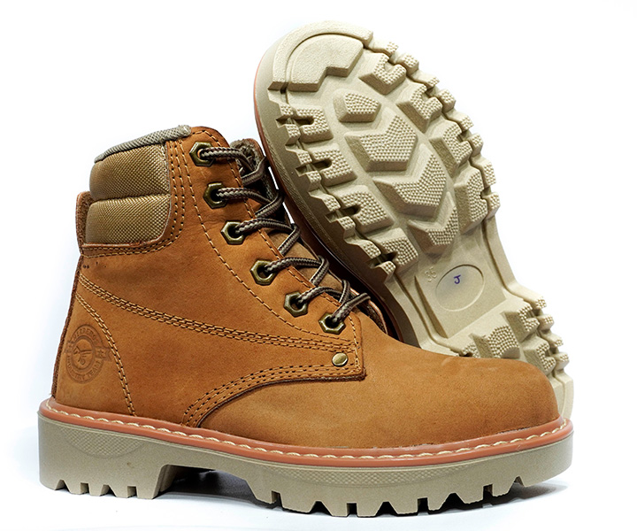 Bota Outdoor Tauro W color avellana opaco para mujer - 1570