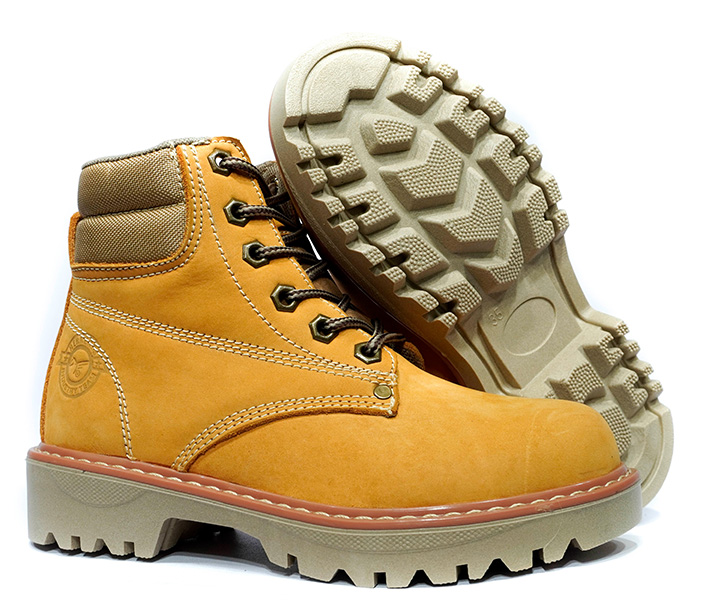 Bota outdoor Tauro w color Oro opaco para mujer - 1575